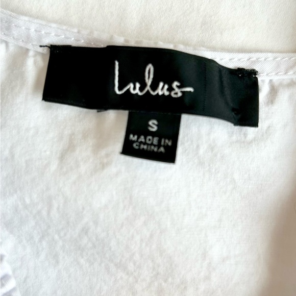 Lulu’s White Ruffled Hook and Eye Smocked V-Neck Top Size Small - Picture 10 of 11